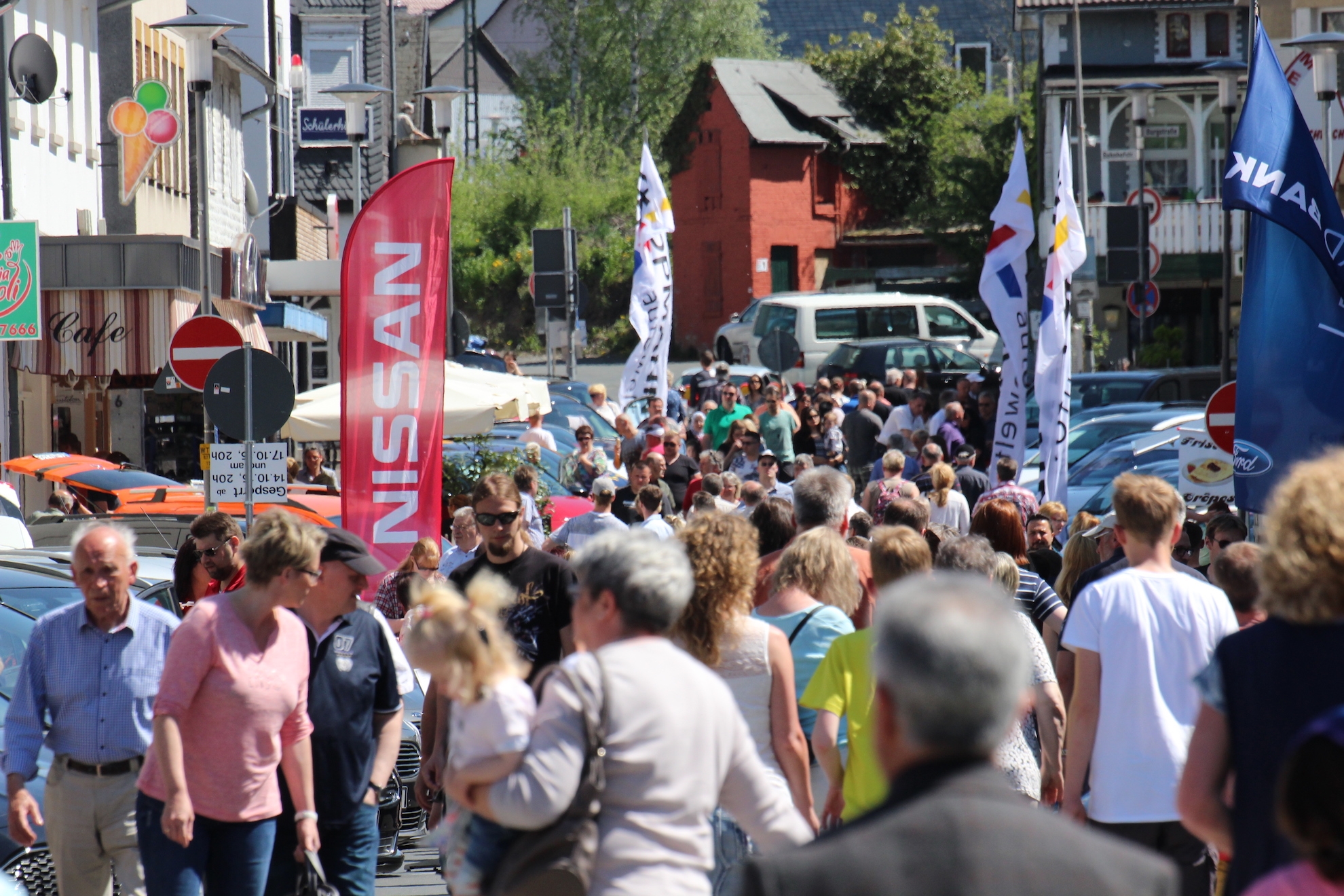 Foto unter Hauptstraße bei der Autoshow