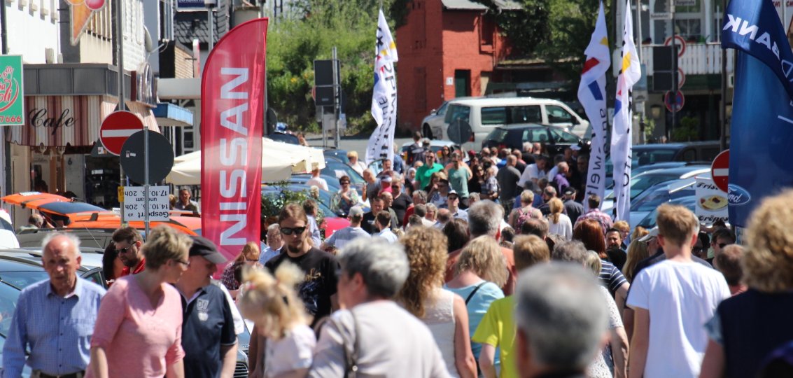Foto unter Hauptstraße bei der Autoshow