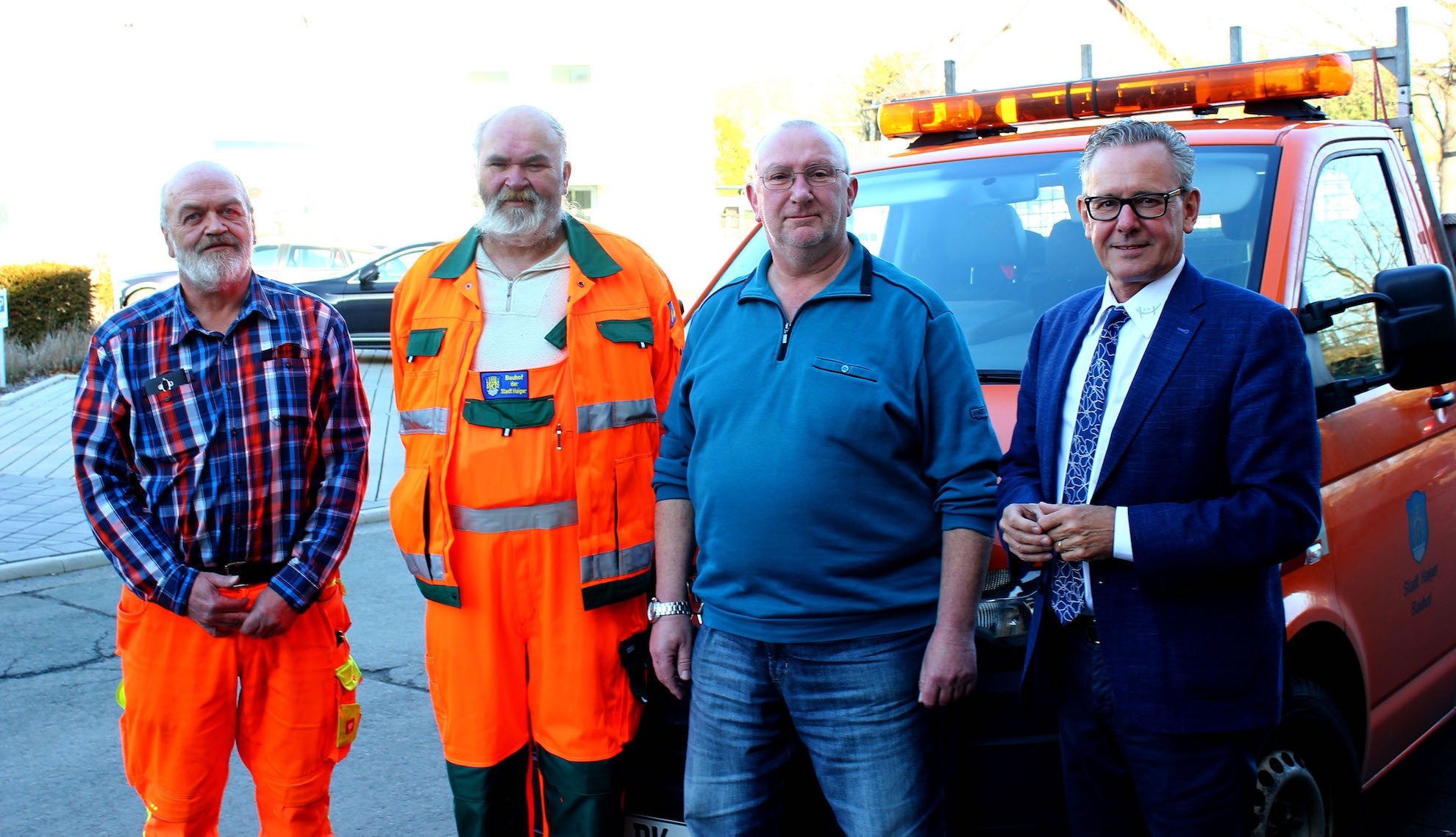 Die Stadt Haiger ehrte zwei Mitarbeiter des Bauhofs für 40-Jahre Dienstzeit (v.l.): Joachim Schmidt (Personalrat), Martin Wollscheid, Werner Müller und Mario Schramm.