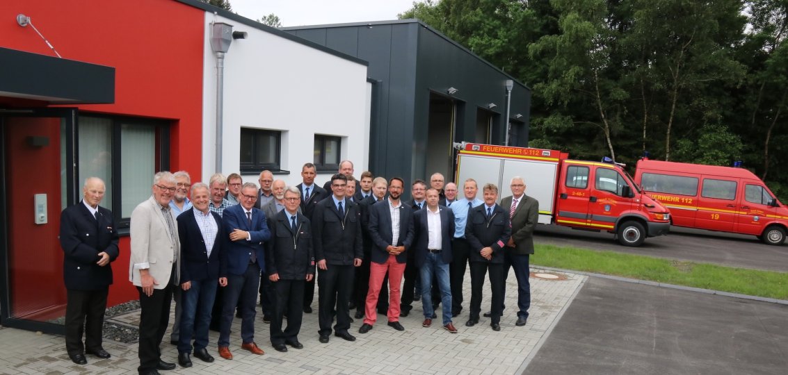 Foto Übergabe neues Gerätehaus Dillbrecht