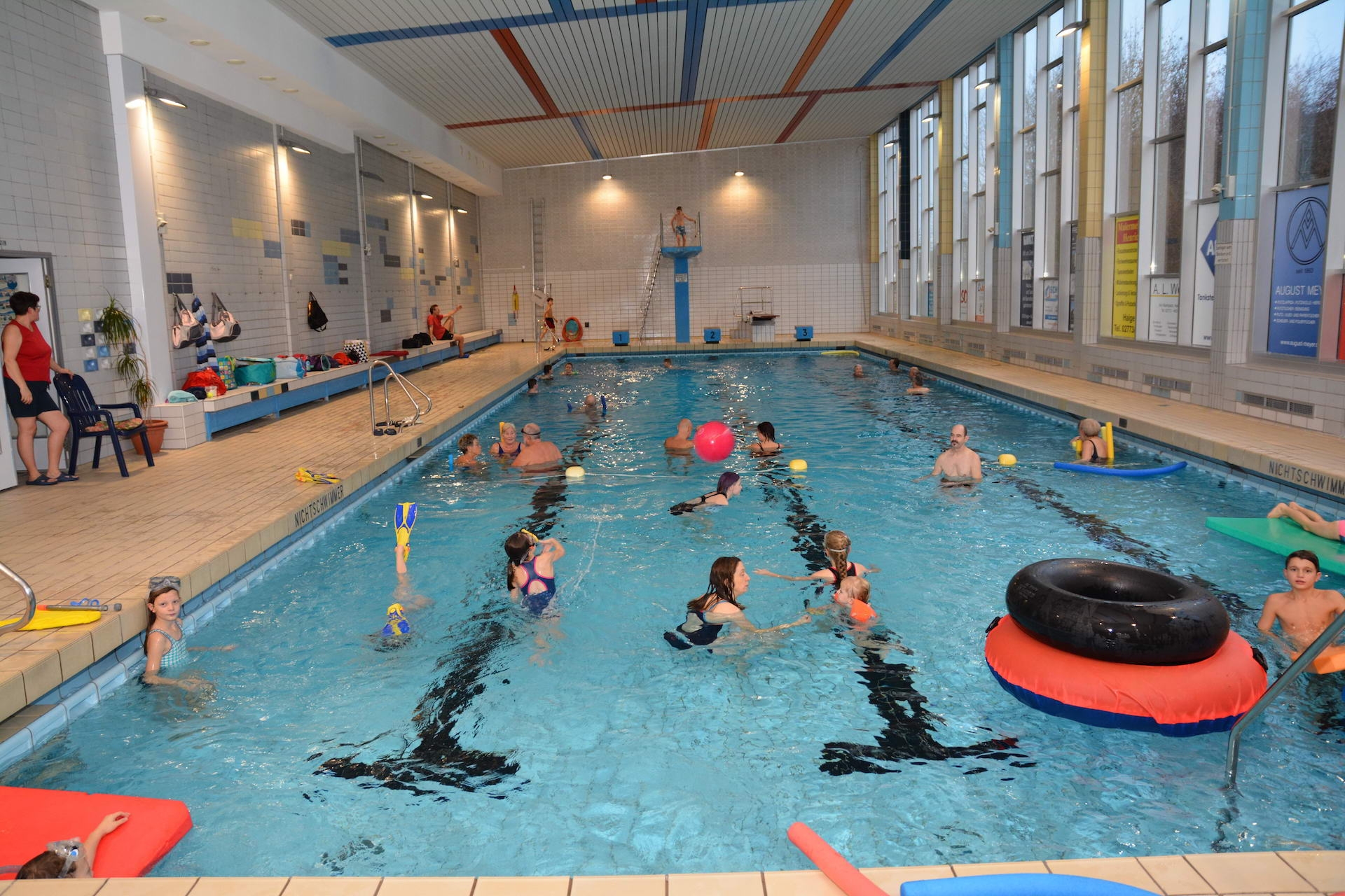 spielen-hallenbad.jpg