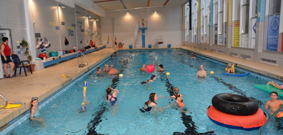 spielen-hallenbad.jpg